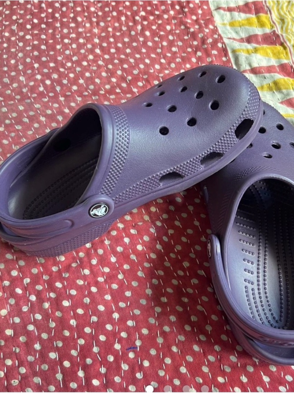 CROCS Classic Clog in Deep Purple
